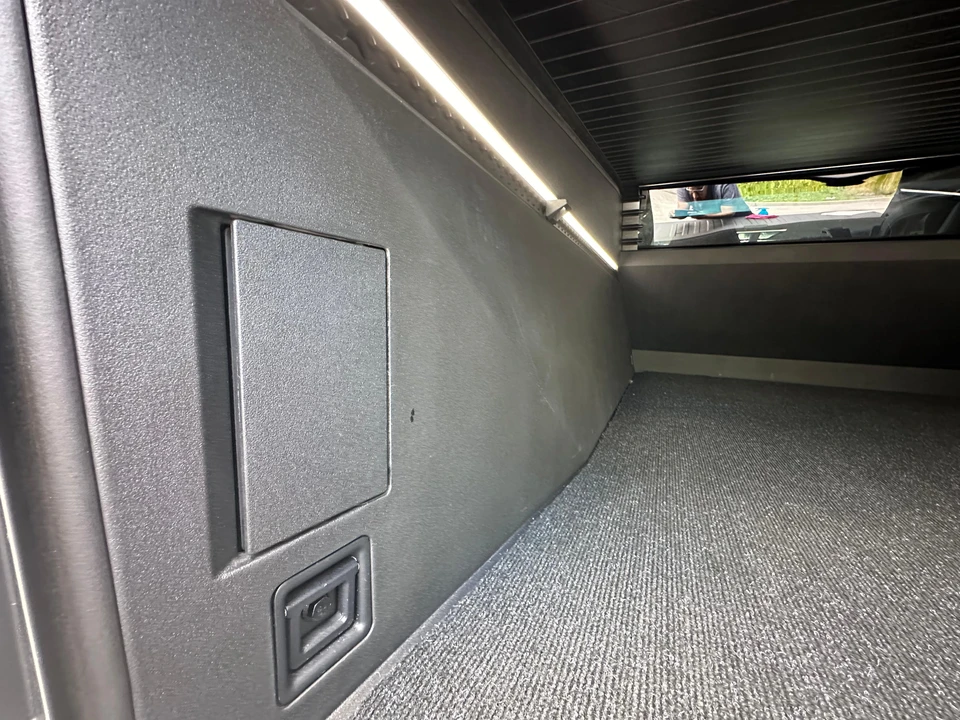 2024 Tesla Cybertruck - Image 23 of 31