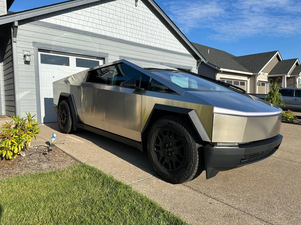 2024 Tesla Cybertruck - Image 17 of 31