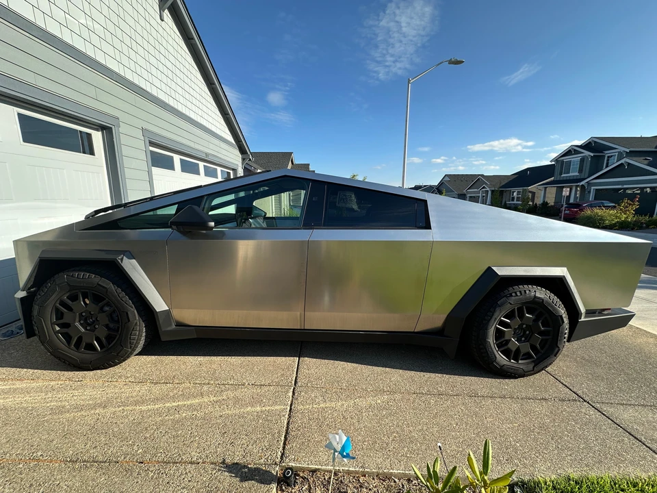2024 Tesla Cybertruck - Image 11 of 31