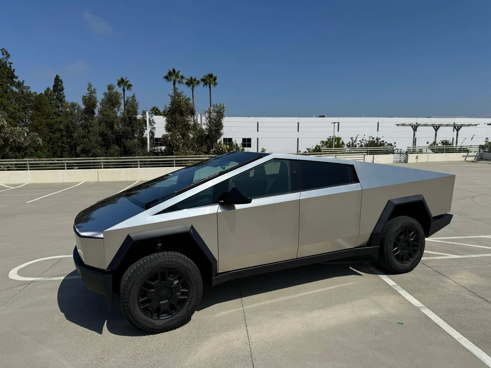 2024 Tesla Cybertruck - Image 23 of 31