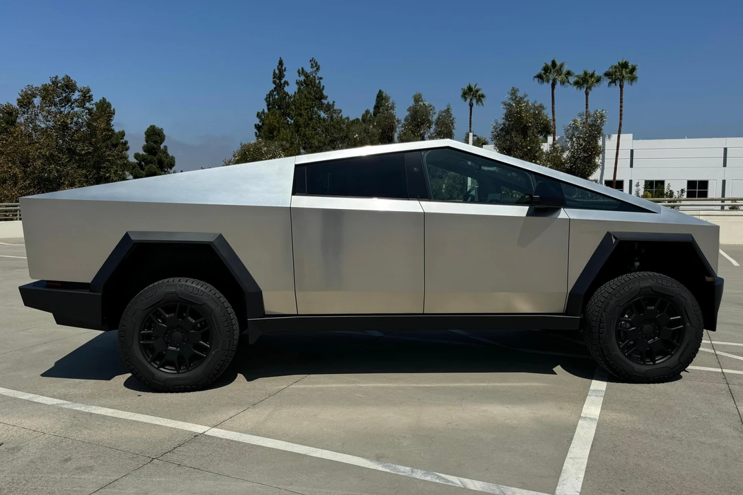 2024 Tesla Cybertruck - Image 3 of 31