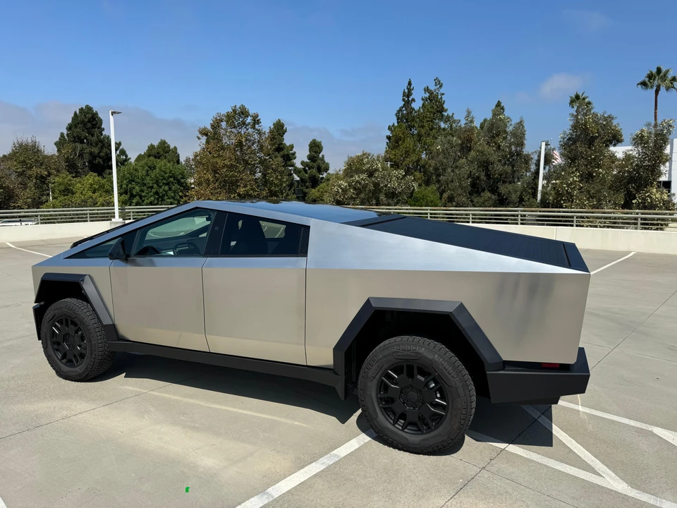 2024 Tesla Cybertruck - Image 29 of 31