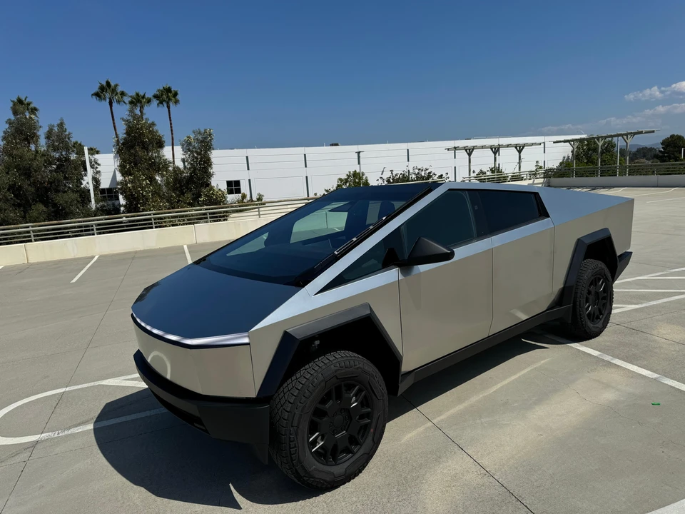 2024 Tesla Cybertruck - Image 17 of 31