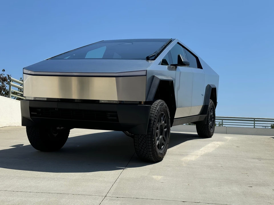 2024 Tesla Cybertruck - Image 11 of 31