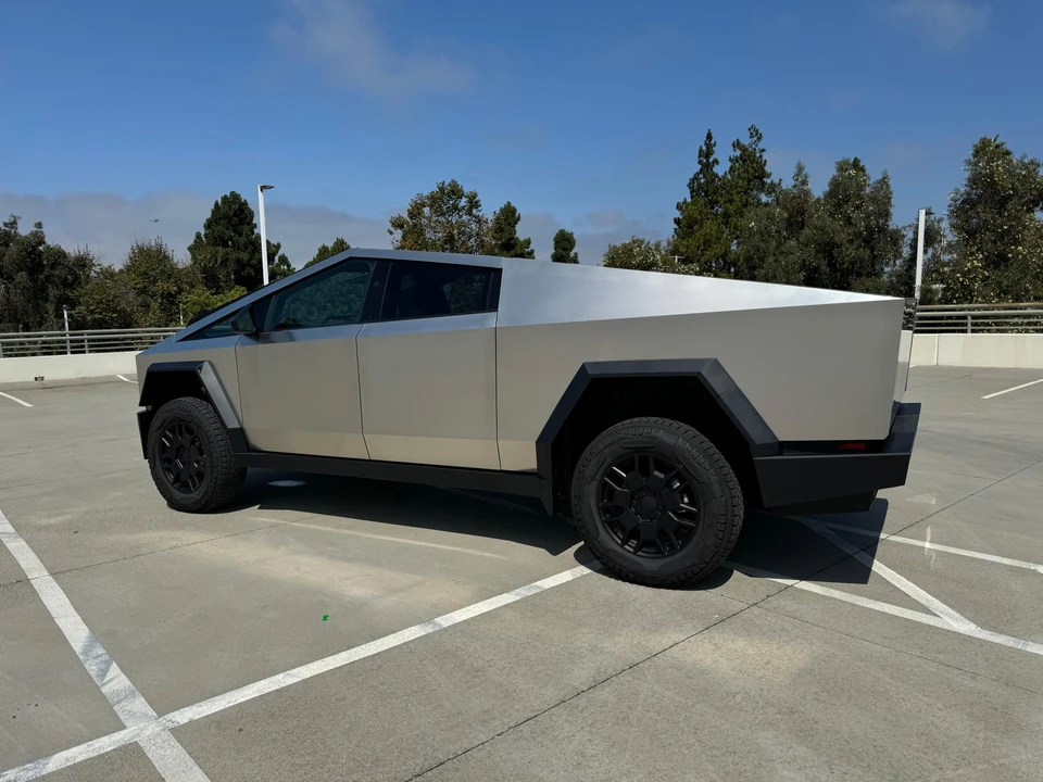 2024 Tesla Cybertruck - Image 28 of 31