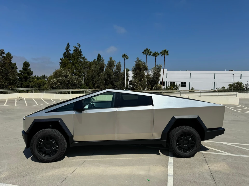 2024 Tesla Cybertruck - Image 24 of 31