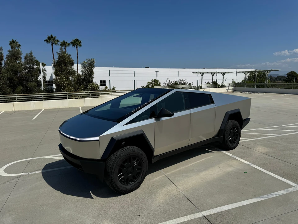 2024 Tesla Cybertruck - Image 20 of 31