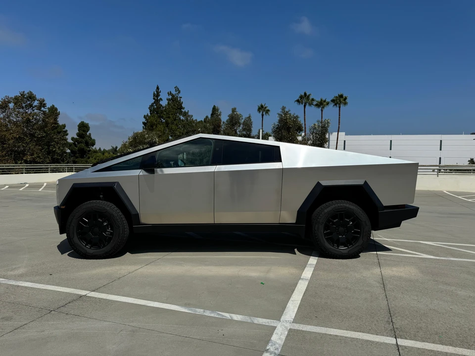 2024 Tesla Cybertruck - Image 26 of 31