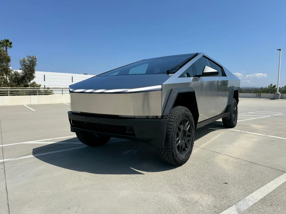 2024 Tesla Cybertruck - Image 16 of 31