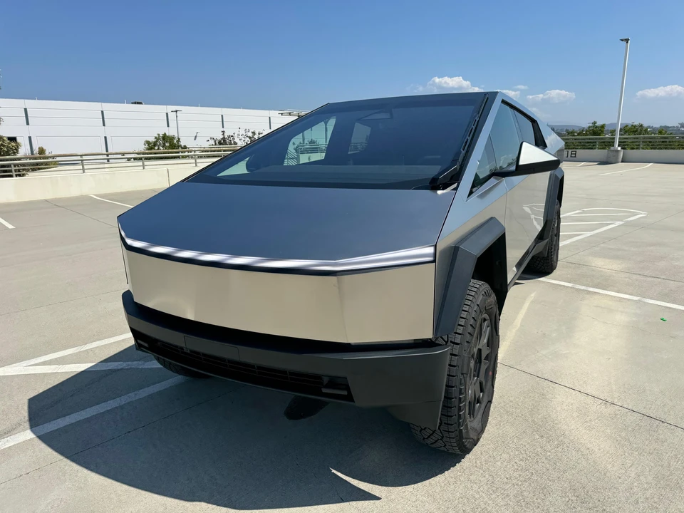 2024 Tesla Cybertruck - Image 14 of 31