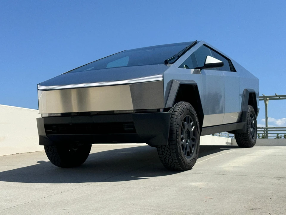 2024 Tesla Cybertruck - Image 12 of 31