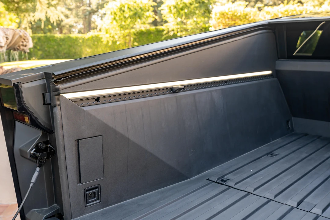 2024 Tesla Cybertruck - Image 29 of 31
