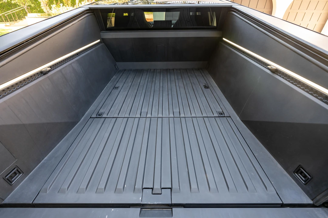 2024 Tesla Cybertruck - Image 24 of 31