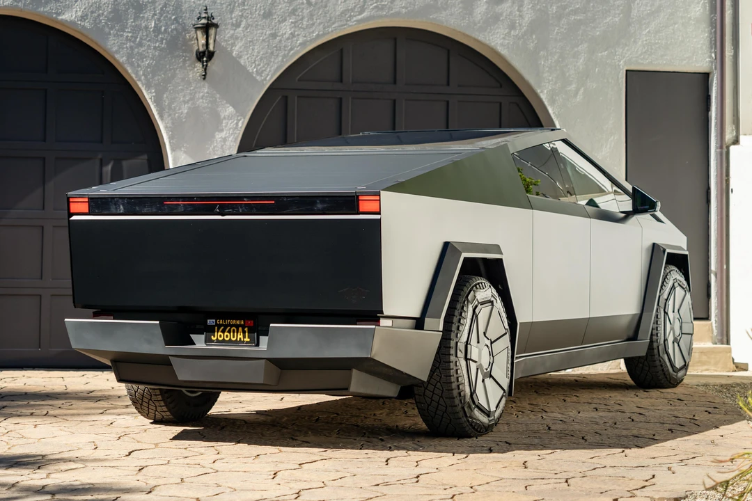 2024 Tesla Cybertruck - Image 10 of 31