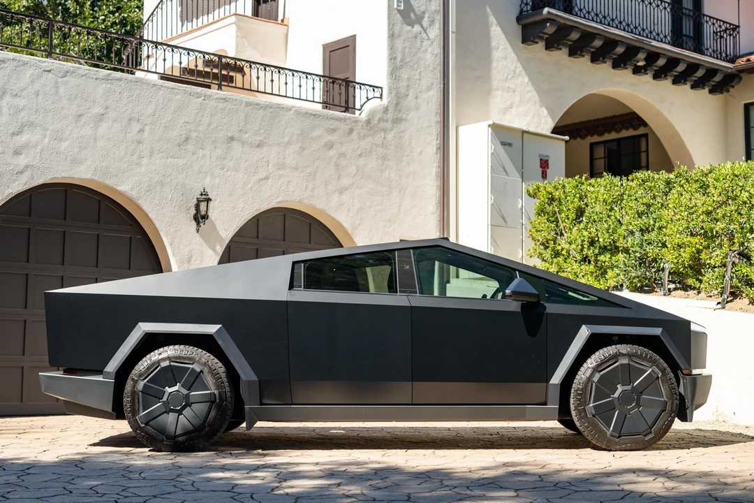 2024 Tesla Cybertruck - Image 11 of 31