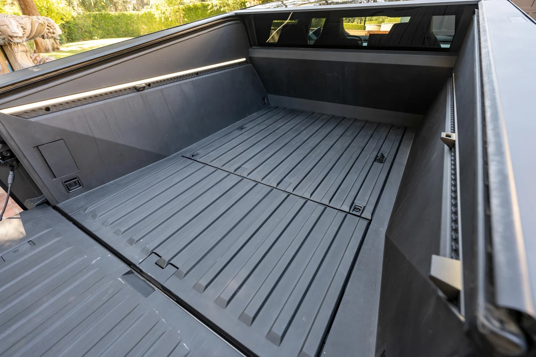 2024 Tesla Cybertruck - Image 28 of 31