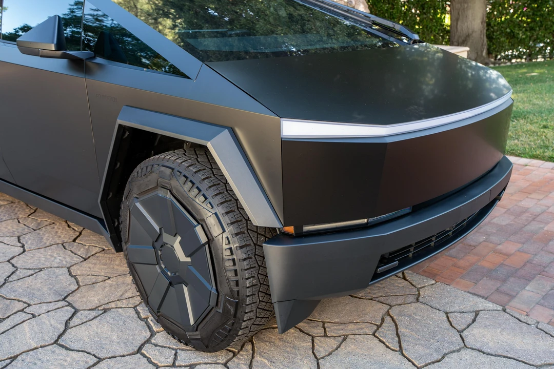 2024 Tesla Cybertruck - Image 12 of 31