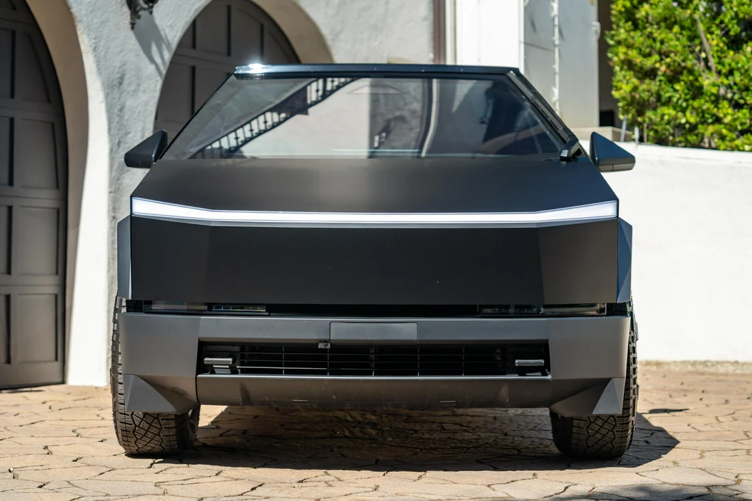 2024 Tesla Cybertruck - Image 2 of 31
