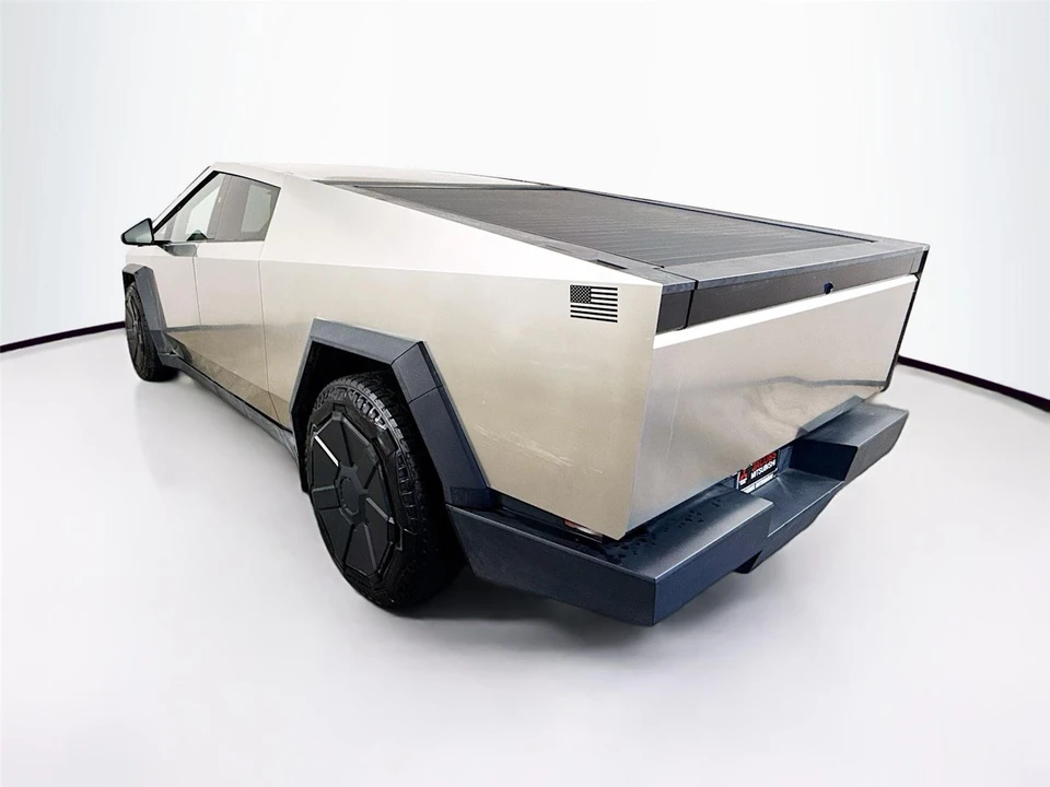 2024 Tesla Cybertruck - Image 12 of 19