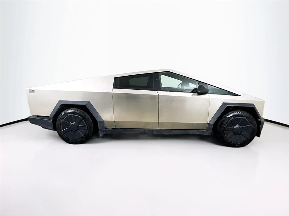 2024 Tesla Cybertruck - Image 14 of 19