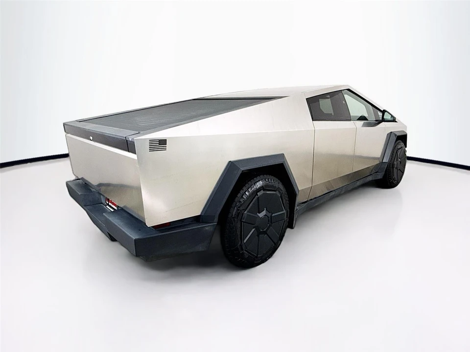 2024 Tesla Cybertruck - Image 17 of 19