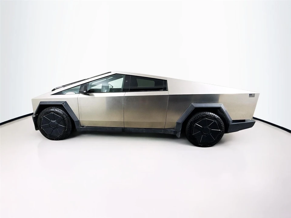 2024 Tesla Cybertruck - Image 11 of 19