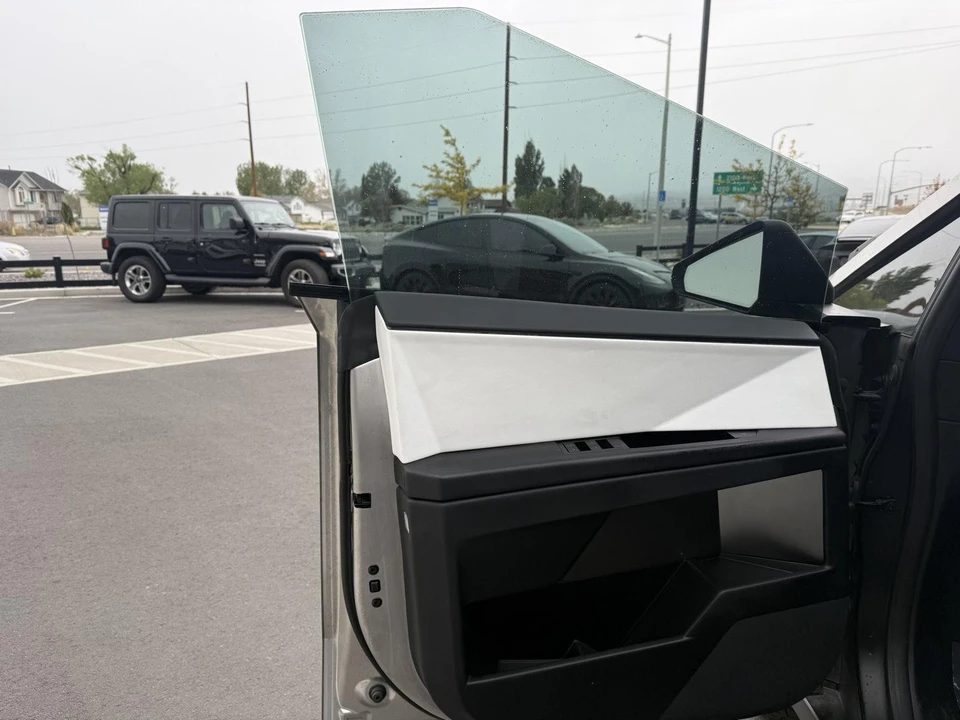 2024 Tesla Cybertruck - Image 12 of 21