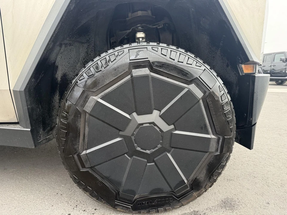 2024 Tesla Cybertruck - Image 11 of 21