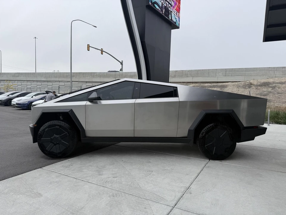 2024 Tesla Cybertruck - Image 6 of 21