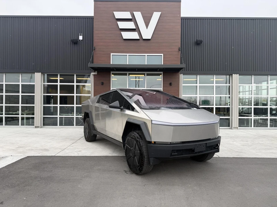 2024 Tesla Cybertruck - Image 2 of 21