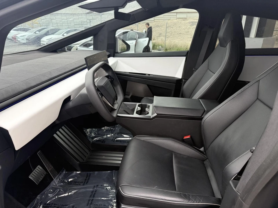 2024 Tesla Cybertruck - Image 14 of 21