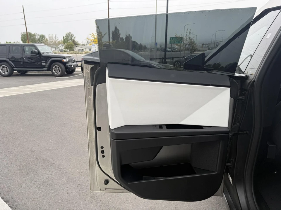 2024 Tesla Cybertruck - Image 15 of 21