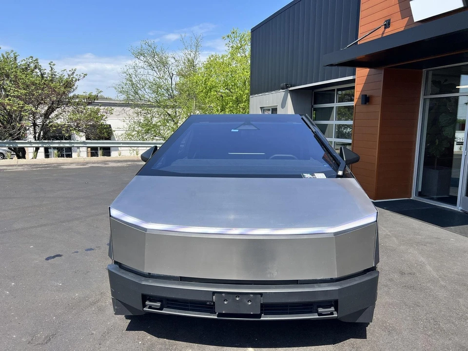 2024 Tesla Cybertruck - Image 2 of 14