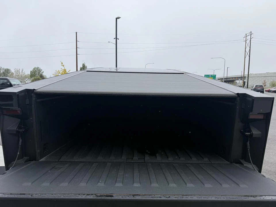 2024 Tesla Cybertruck - Image 18 of 21