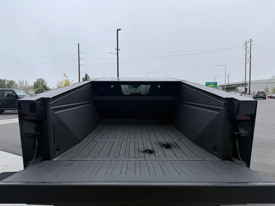 2024 Tesla Cybertruck - Image 19 of 21