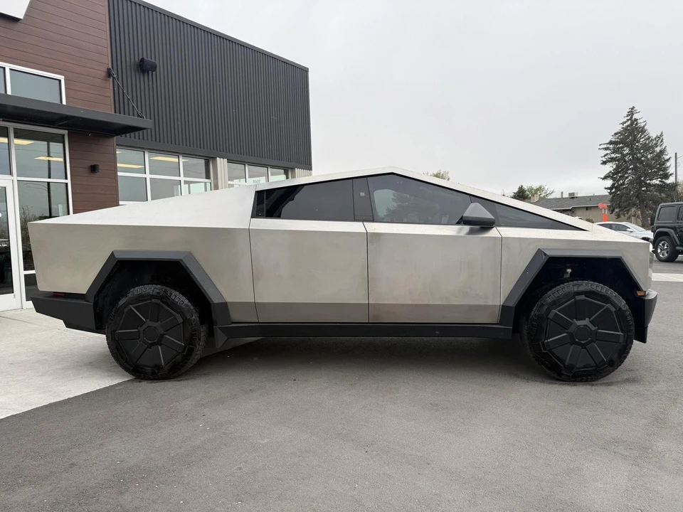 2024 Tesla Cybertruck - Image 10 of 21
