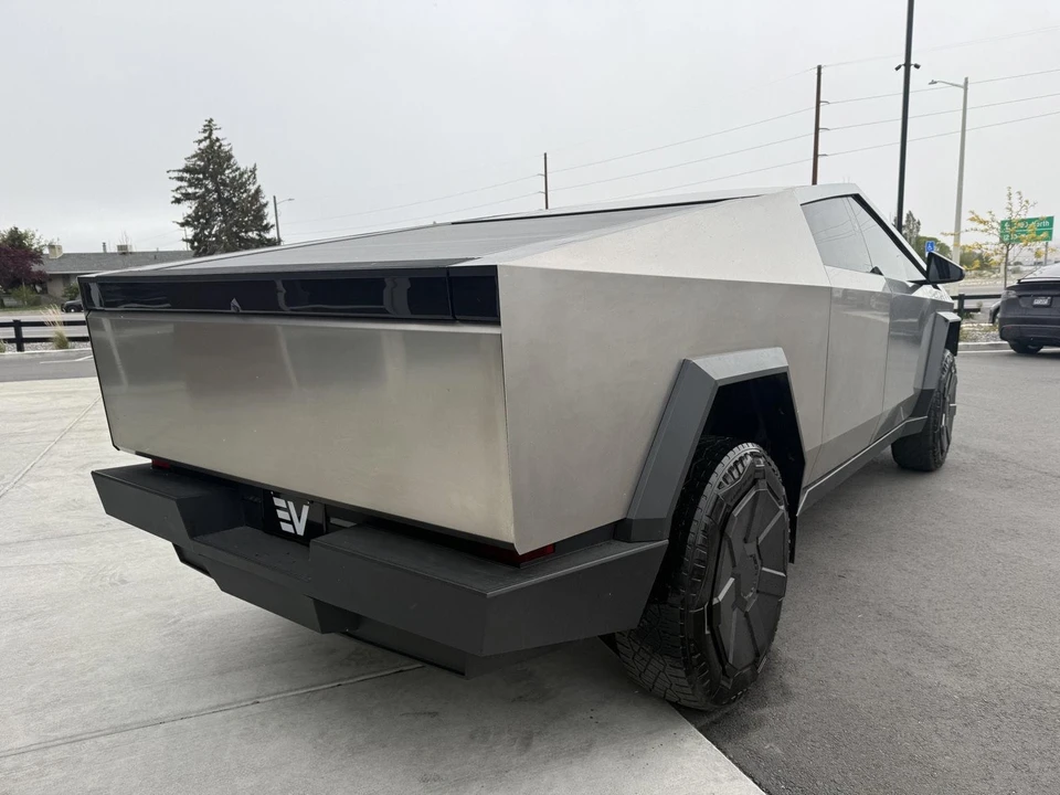 2024 Tesla Cybertruck - Image 9 of 21