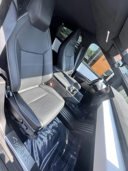 2024 Tesla Cybertruck - Image 10 of 14