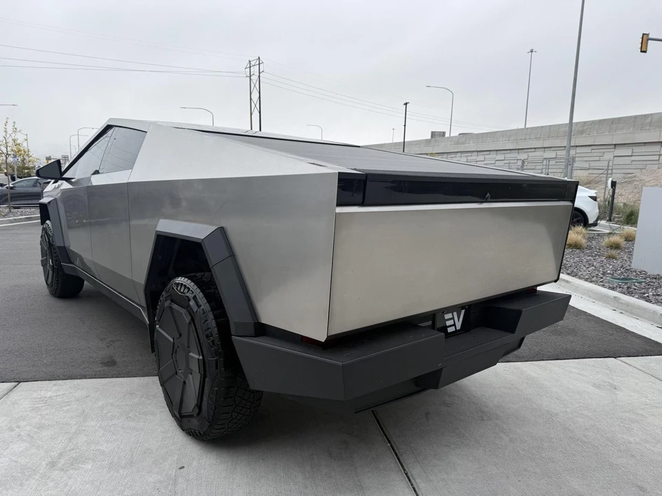 2024 Tesla Cybertruck - Image 7 of 21