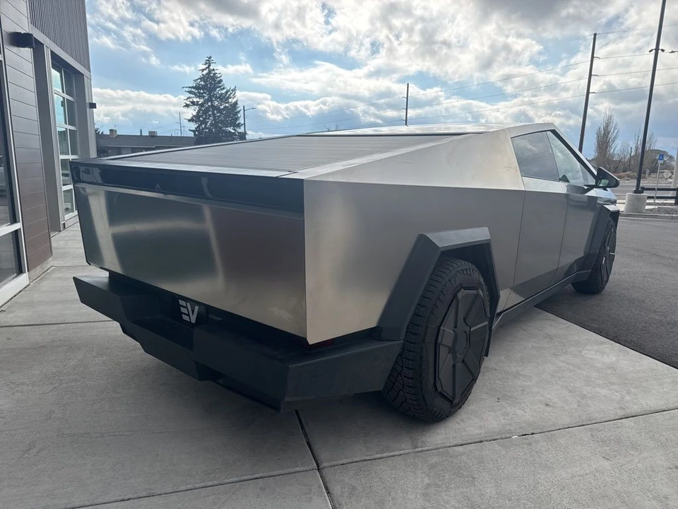2024 Tesla Cybertruck - Image 9 of 13