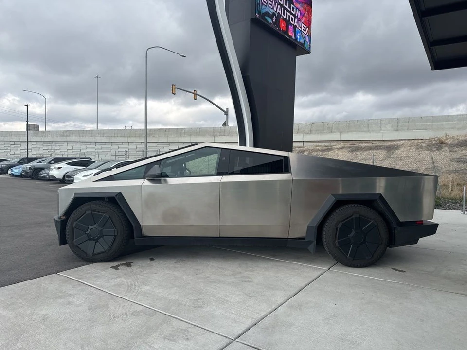 2024 Tesla Cybertruck - Image 6 of 13