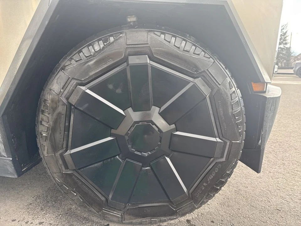 2024 Tesla Cybertruck - Image 11 of 13