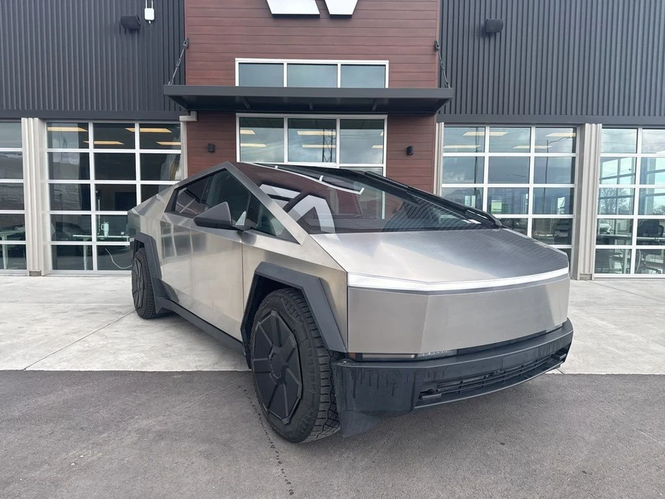 2024 Tesla Cybertruck - Image 2 of 13