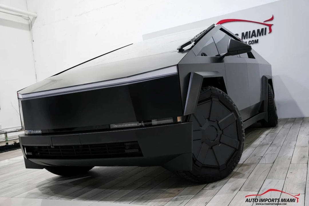 2024 Tesla Cybertruck - Image 2 of 12