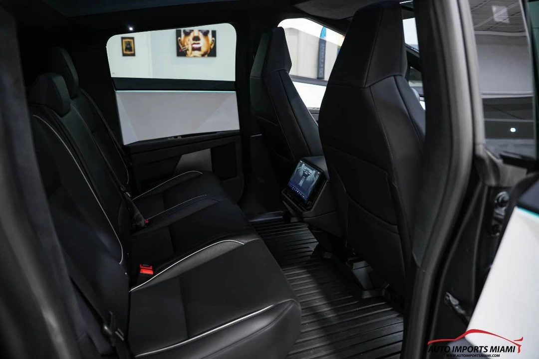 2024 Tesla Cybertruck - Image 10 of 12