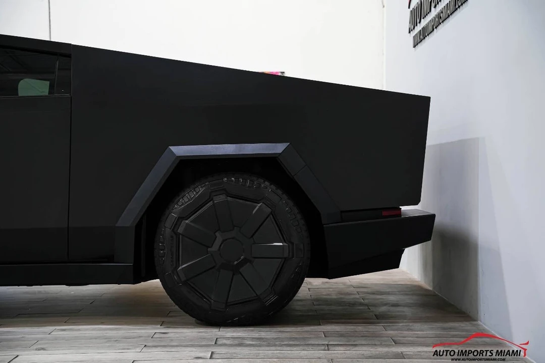 2024 Tesla Cybertruck - Image 12 of 21