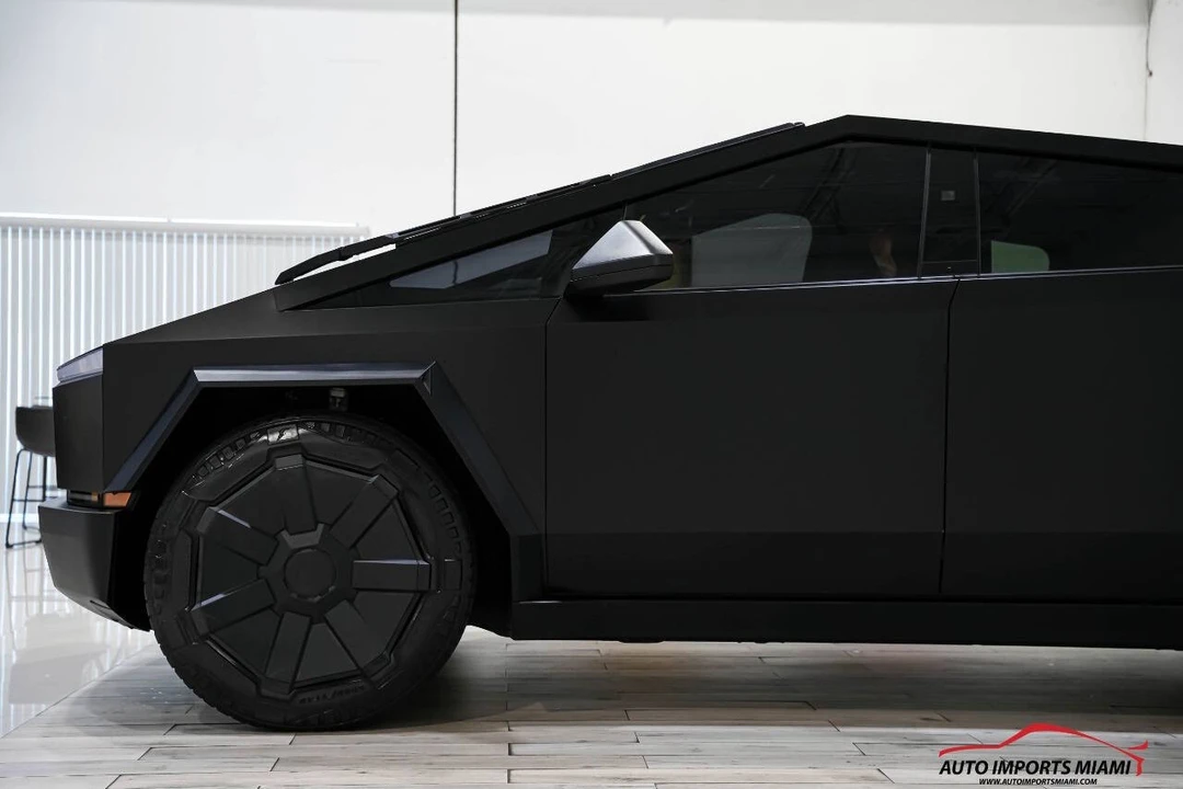 2024 Tesla Cybertruck - Image 11 of 21