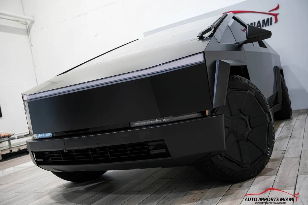 2024 Tesla Cybertruck - Image 2 of 21
