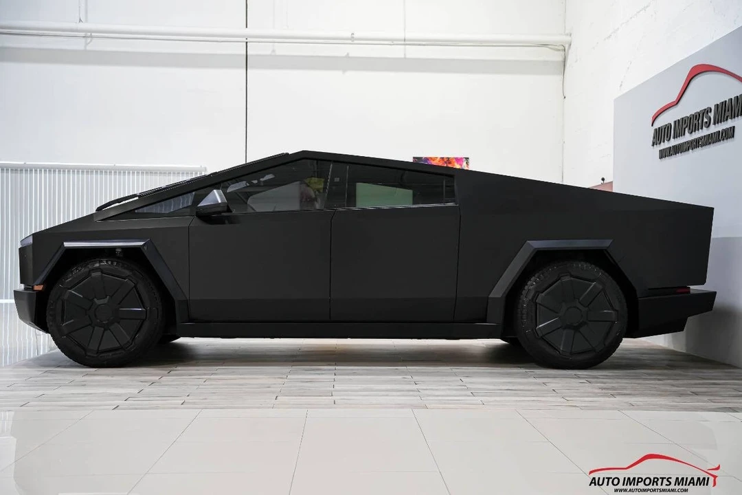 2024 Tesla Cybertruck - Image 10 of 21