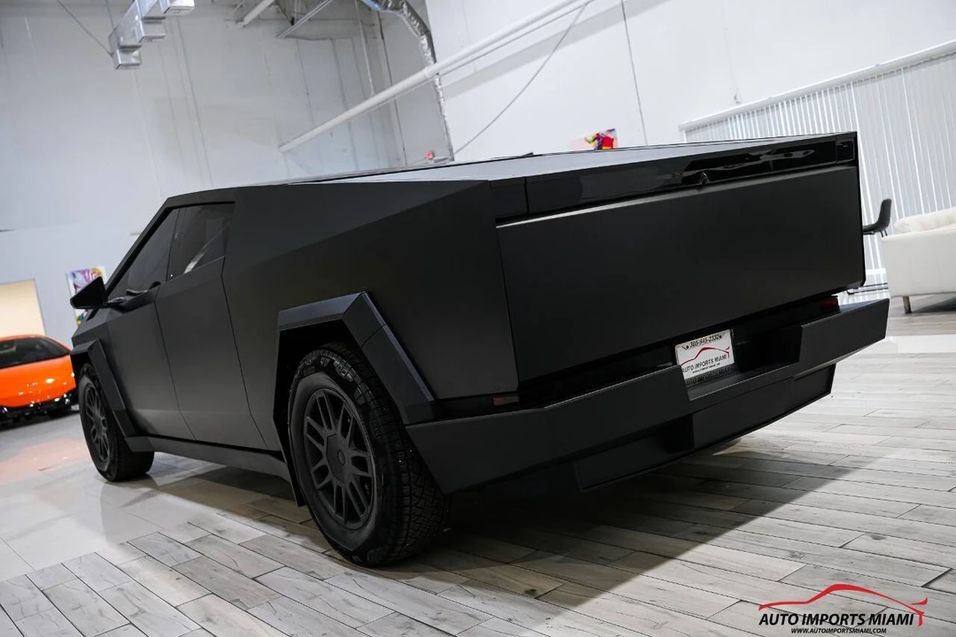 2024 Tesla Cybertruck - Image 17 of 21